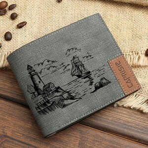 Cartera con grabado de faro y velero / Cartera náutica costera para hombre y mujer / Regalo costero para amantes del océano / Cartera marítima única