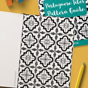 Puede incluir: Un dibujo en blanco y negro de un patr&oacute;n de azulejos portugueses. El dibujo est&aacute; en una p&aacute;gina blanca con el texto "LEARN HOW TO DRAW THIS PATTERN" y "Portuguese Tiles Pattern Guide" en la parte superior.