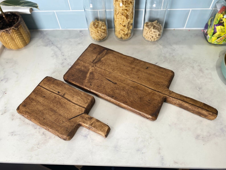 Forêt rustic solid oak wood cutting pizza charcuterie board serving board serve plate platter paddle with handle image 7