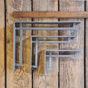 Par de soportes para estantes de pared Art Deco sólidos industriales de alta resistencia MORRIS, hechos a mano en el Reino Unido.