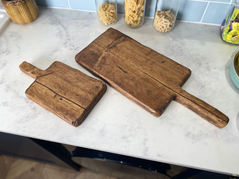 Forêt rustic solid oak wood cutting pizza charcuterie board serving board serve plate platter paddle with handle image 4