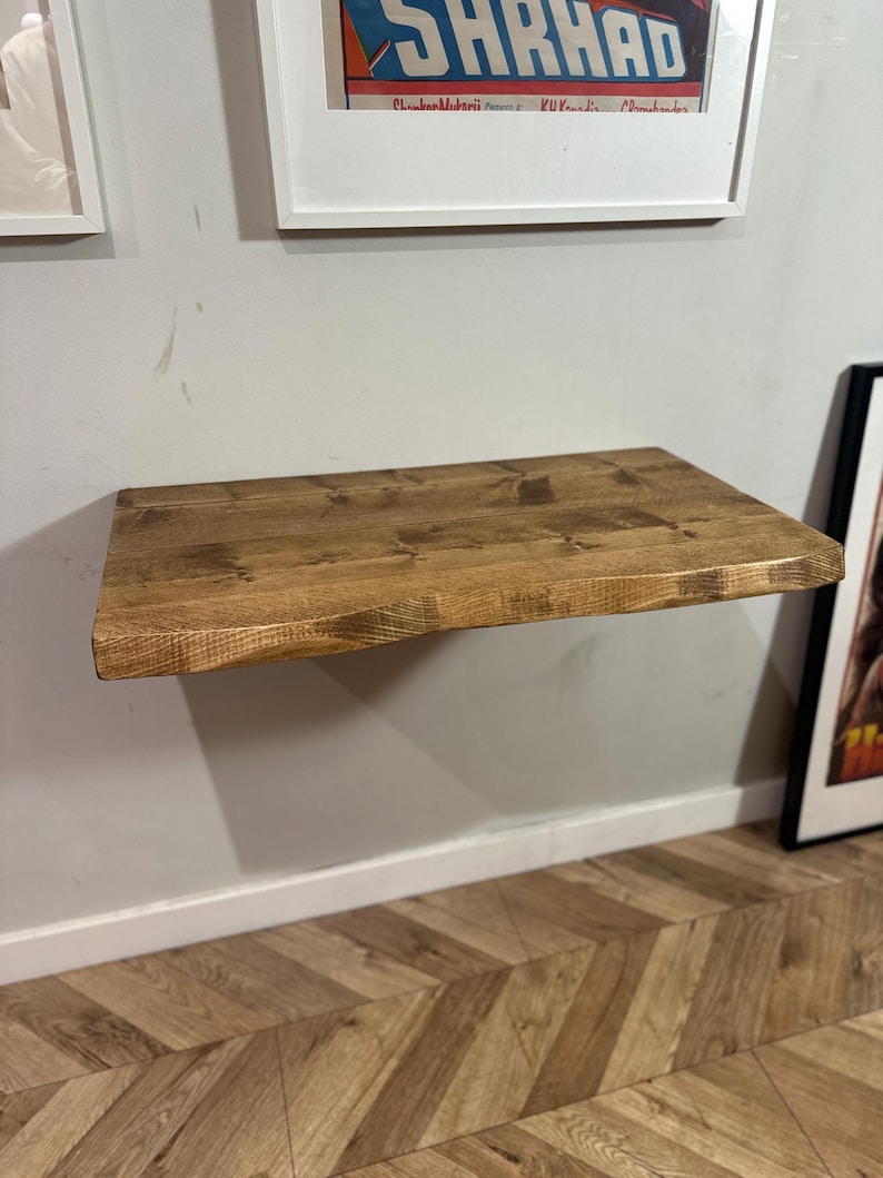 Abgewinkelter, klappbarer Schreibtischtisch mit Baumkante, rustikaler Industrie-Stil, klein, individuell anpassbar, platzsparend, handgefertigt aus Massivholz Bild 10