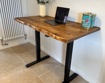 FORÈT abgewinkelt Live Edge Höhenverstellbar Industrieller Rustikaler Steharbeitsplatz Büro Schreibtisch Tisch Arbeitsstation Handgefertigt mit Massivholz