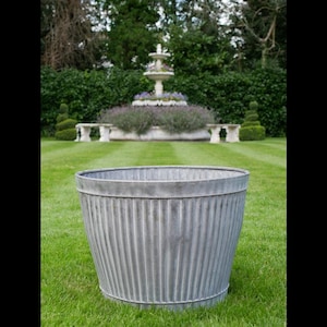 FORÉT Steel Ribbed Industrial Rustic Metal Hand Forged Outdoor Garden Flower Bed Planter Pot Bucket Trough