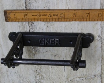 Forêt GNER Industrial Rustic Hand Forged Vintage Toilet Roll Holder in Antique Black Iron