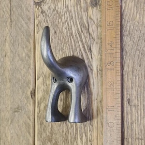 FORÉT Rustic Dog Tail Hand Forged Steel Coat Hook Vintage Reclaimed Handmade Cast Iron Hook Coat Hat Hooks Rack