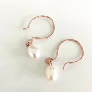Pearl bridal jewelry, bridesmaid earrings, gold earrings for wedding, wedding jewelry, simple earrings, bridal accessories for her ,