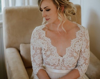 Vintage Style Wedding Dress With V Neck and Tulle Skirt, Boho Wedding Dress With  Dramatic Neckline and Sleves, Boho Elopement Lace Dress