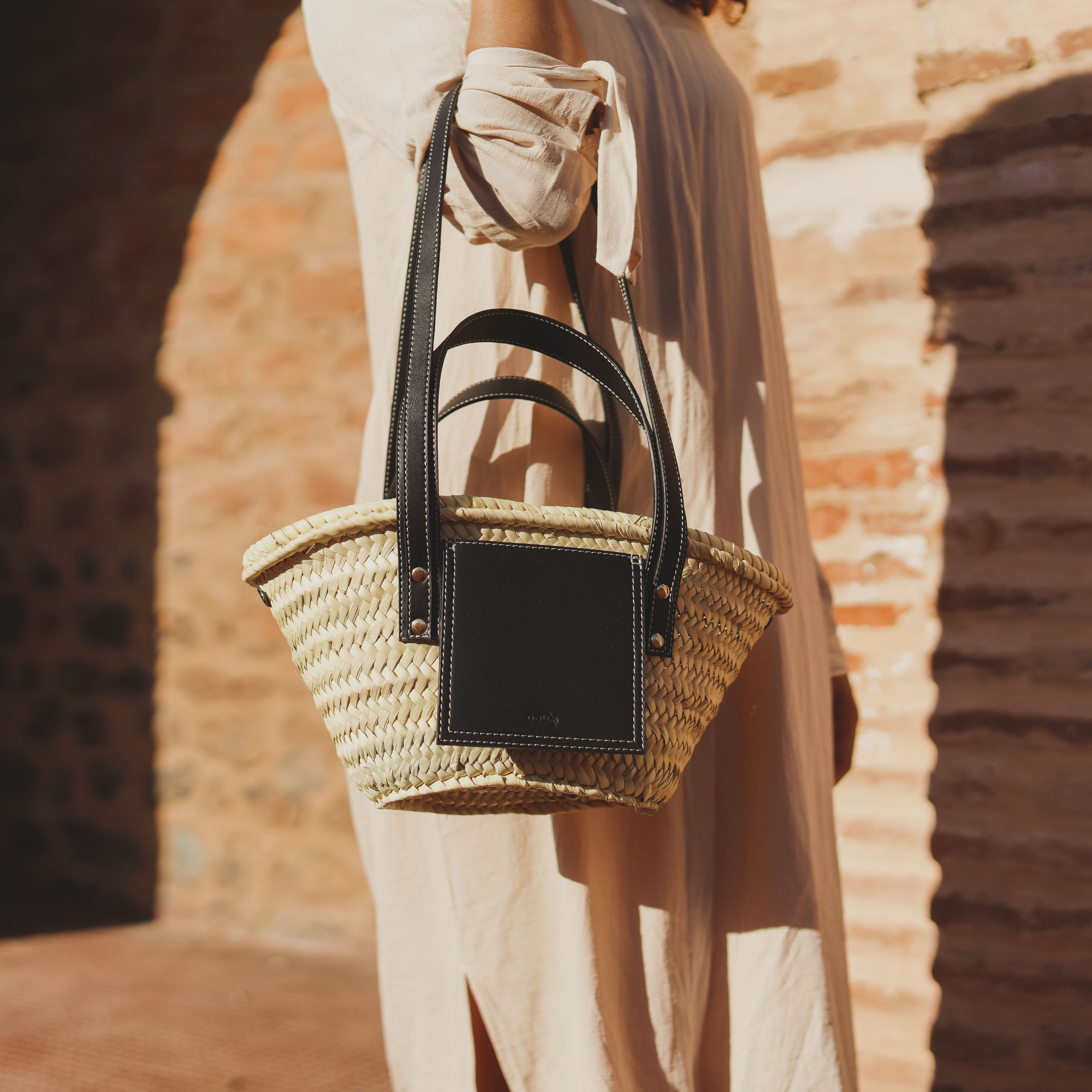 Elephant basket bag in raffia and calfskin