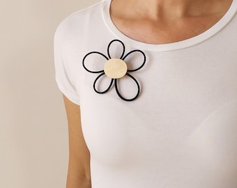 Flower – Shaped Cork Brooch LILL / Contemporary Wooden Brooch / Floral-Detail Pin / Handcrafted Decorative Jewelry /