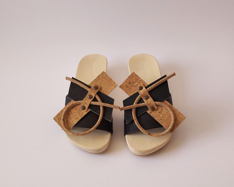 Holz Clogs WOW Naturwunder / Kork Leder Clogs / Natürliche Pantoletten / Sommer Holz Clogs / Vegane Sandalen / Einzigartige Schuhe Bild 2