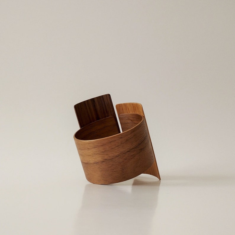 SUSU bracelet is a lightweight, yet very stable and completely natural and Eco-friendly product