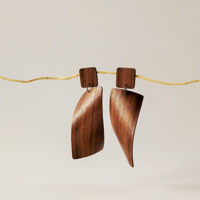 EDERRA earrings in walnut wood