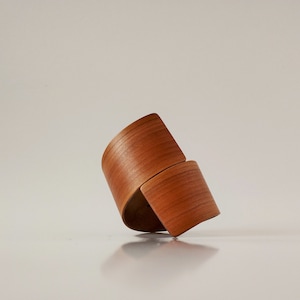 Houten armband BININI / Real Wood Bangle / Kersen Walnoothout / Spiraal Manchetarmband / Handgemaakte natuurlijke sieraden / Uniek Eco Cadeau afbeelding 9