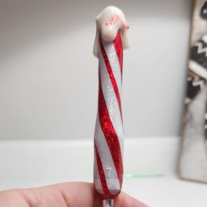 Candy Cane Crochet Hook: Ergonomic Glitter Handle