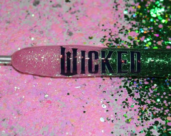 Ergonomic Crochet Hook, WICKED inspired Crochet Hook, Glitter Crochet Hook, WITCHES Crochet Hook, Good Witch, Bad Witch, Glinda, Elphaba