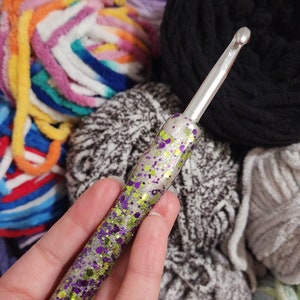 Ergonomic Crochet Hook, Beetlejuice inspired Crochet Hook, Glitter Crochet Hook, Crochet Hook