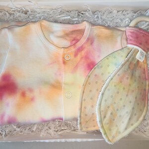 Krawattenfarbe Baby Grow Geschenkset