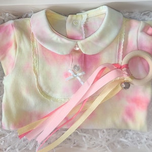 Krawattenfarbe Rosa & Gelb Baby Grow Geschenkset