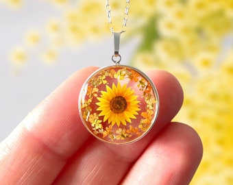 Sunflower necklace, sunflower pendant, pressed flower necklace, real flower jewellery, botanical jewellery, yellow necklace, sunflowers