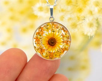 Sunflower necklace, sunflower pendant, pressed flower necklace, real flower jewellery, botanical jewellery, yellow necklace, sunflowers