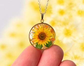 Gold sunflower necklace, gold sunflower pendant, gold sunflower jewellery, gold sunflower jewelry, gold flower jewellery, sunflower charm