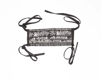 Guatemalteeks Maya Gezichtsmasker - Stropdas snaren - Zwart/Grijs | Jaspe | Wasbaar, herbruikbaar | Inheemse opzet | Katoen/Rayon mengsel | Unisex