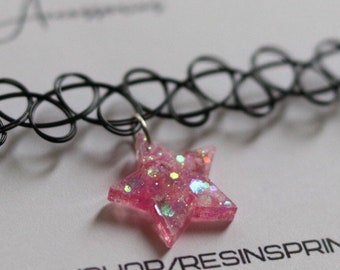 Collier ras du cou tatouage étoile pailletée rose | Collier ras du cou des années 90 avec breloque étoile en résine scintillante fait main | Bijoux célestes | Accessoires rétro