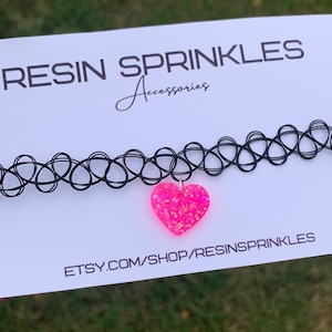 Neon Pink Glittery Heart Choker | Handmade UV Reactive Sparkly Resin Pendant | 90s Tattoo Style Elastic Choker | Blacklight Glitter Necklace