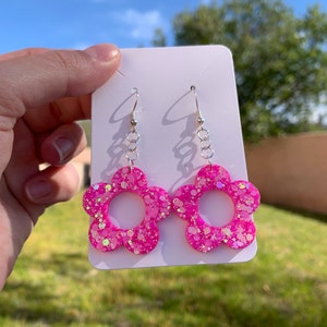 Neon Pink Glitter Daisy Flower Earrings | Handmade Dangle Drop Earrings | Kawaii Pink Floral Jewelry & Gifts | Rave Accessories
