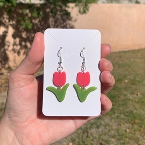 Kolczyki z różowymi tulipanami | Akrylowe wiszące kolczyki z kwiatami | Ręcznie robiona biżuteria kwiatowa | Dziewczęce letnie dodatki | Prezenty ze srebra próby 925