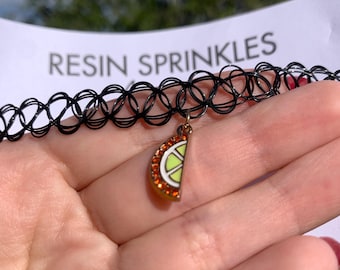 Ras de cou tatouage en tranches d'orange avec strass | Collier ras du cou rétro années 90 avec breloque fruit | Bijoux Agrumes | Accessoires de printemps