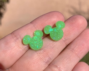 Groene gloed muisoorknopjes | Handgemaakte harssieraden | Blacklight-accessoires | Glow in the Dark-cadeaus