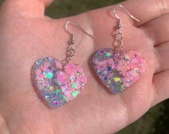 Rosa & Blå Glittrande Hjärtörhängen | Handgjorda Pastellfärgade Resin Smycken | Kawaii Accessoarer | Hängande Örhängen