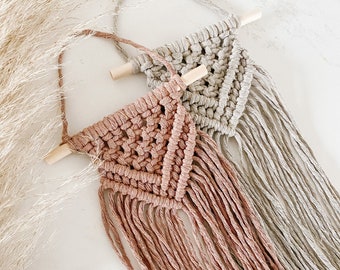 Small macramé hanging | macrame wall hanging | boho decor