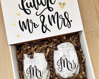 Mr and Mrs Wine Glass Gift Box - Gift for the Bride - Engagement Wine Glass Gift Box - Engagement Gift for Couple - Custom Wine Glasses