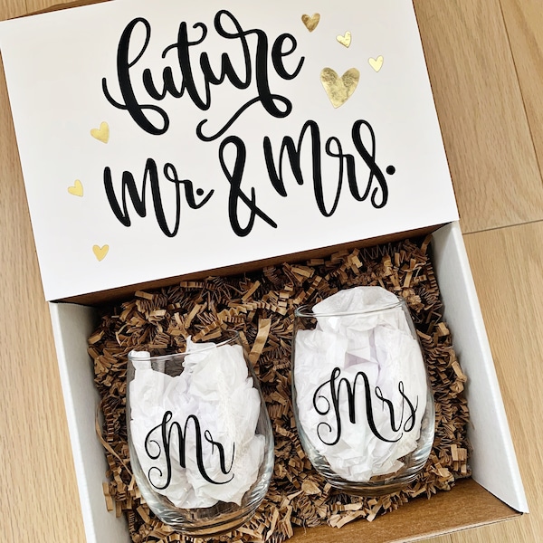 Mr and Mrs Wine Glass Gift Box - Gift for the Bride - Engagement Wine Glass Gift Box - Engagement Gift for Couple - Custom Wine Glasses