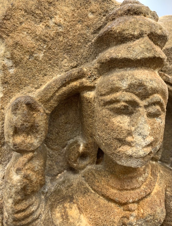 古代インドのシヴァ神、アンティークなインドの石の彫刻、13 世紀以前