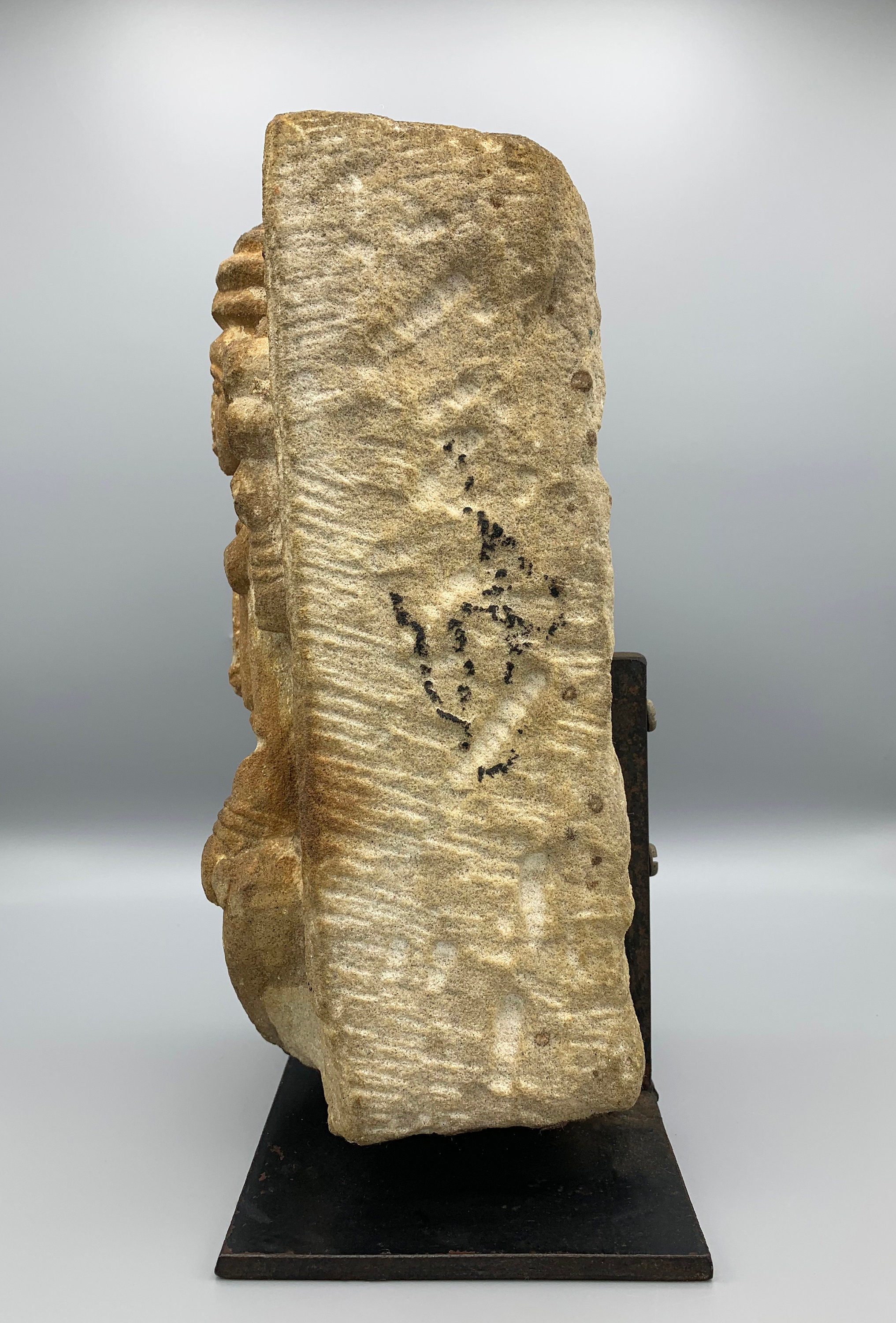 古代インドのシヴァ神、アンティークなインドの石の彫刻、13 世紀以前