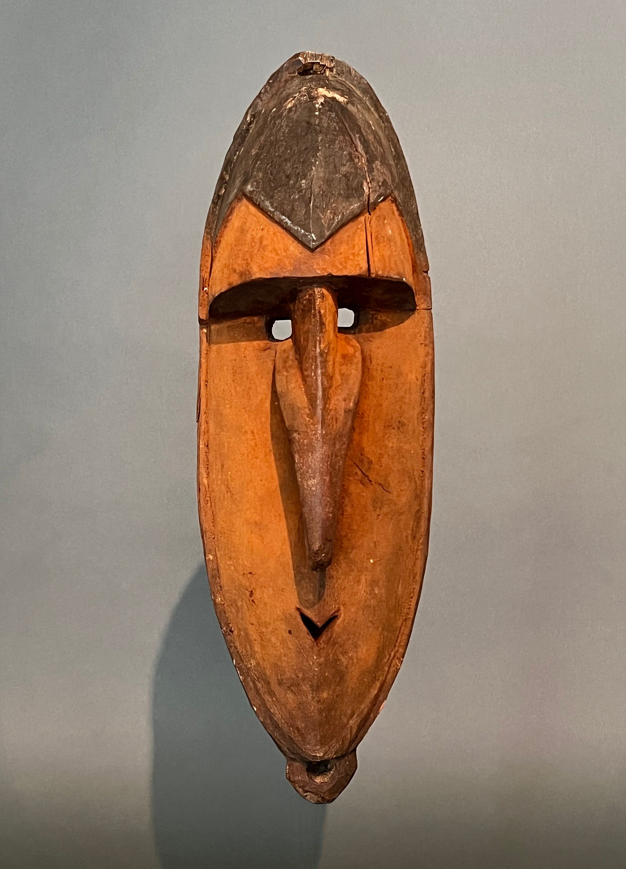 アンティーク　パプアニューギニアの木製マスク　長さ62センチ貝殻目 アンティーク パプアニューギニアの木製マスク 長さ62センチ貝殻目 No