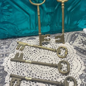 Vintage set of 5 brass skeleton key style paperweights - decor - repurpose pieces - aged