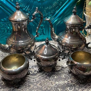 Vintage silver plated coffee - tea set with ornate feet - 5 pieces- aged