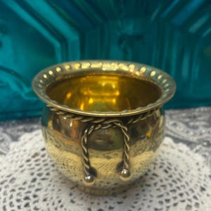 Vintage small brass planter with rope  detail -aged