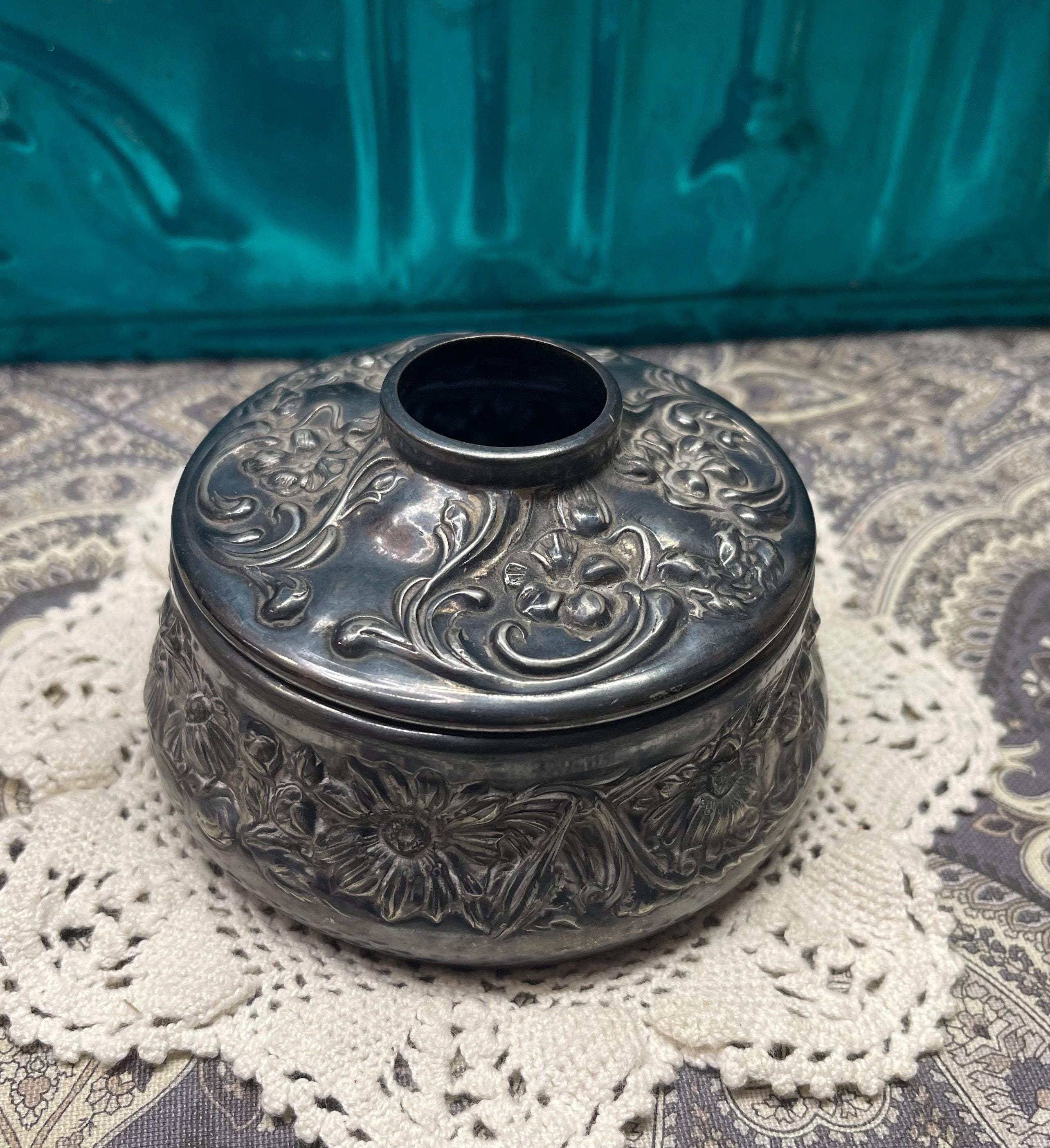 新品 ウエストエルム チャージャー プレート ４枚 シルバー ピューター 5 West Elm Hammered Metal Silver Pewter/Aluminum Chargers Plate 13