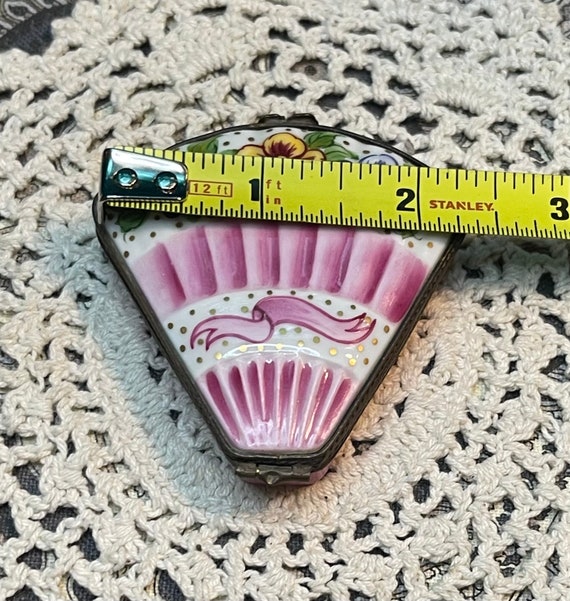 Vintage small French fan shaped porcelain needle … - image 4