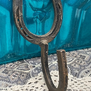 Vintage horseshoe hook - aged