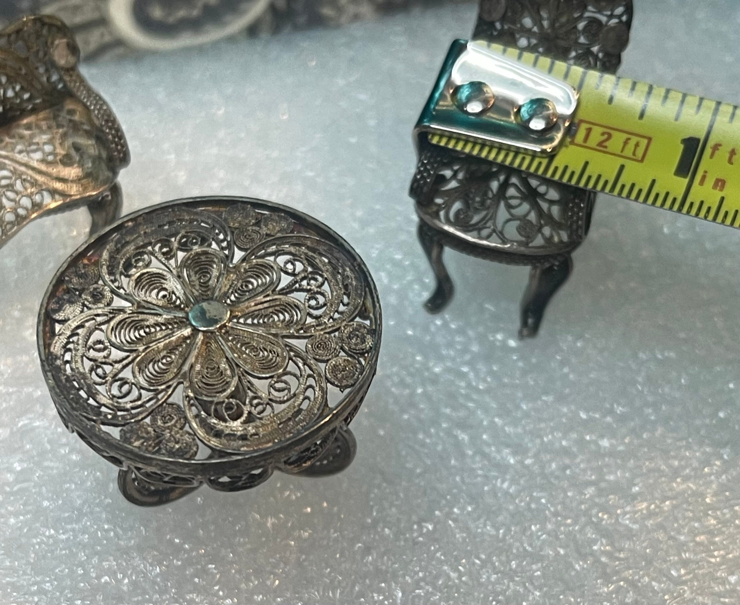Meubles anciens miniatures en argent filigrane - maison de