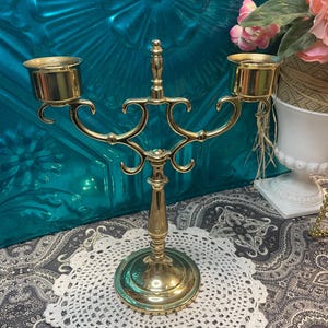 Vintage 2 candle sturdy 2.3 lbs brass candelabra