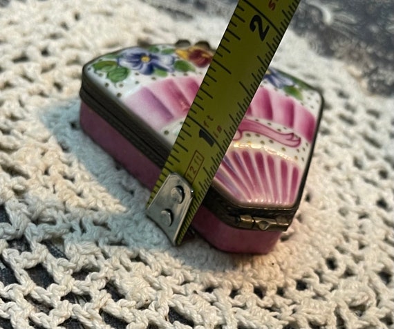 Vintage small French fan shaped porcelain needle … - image 5
