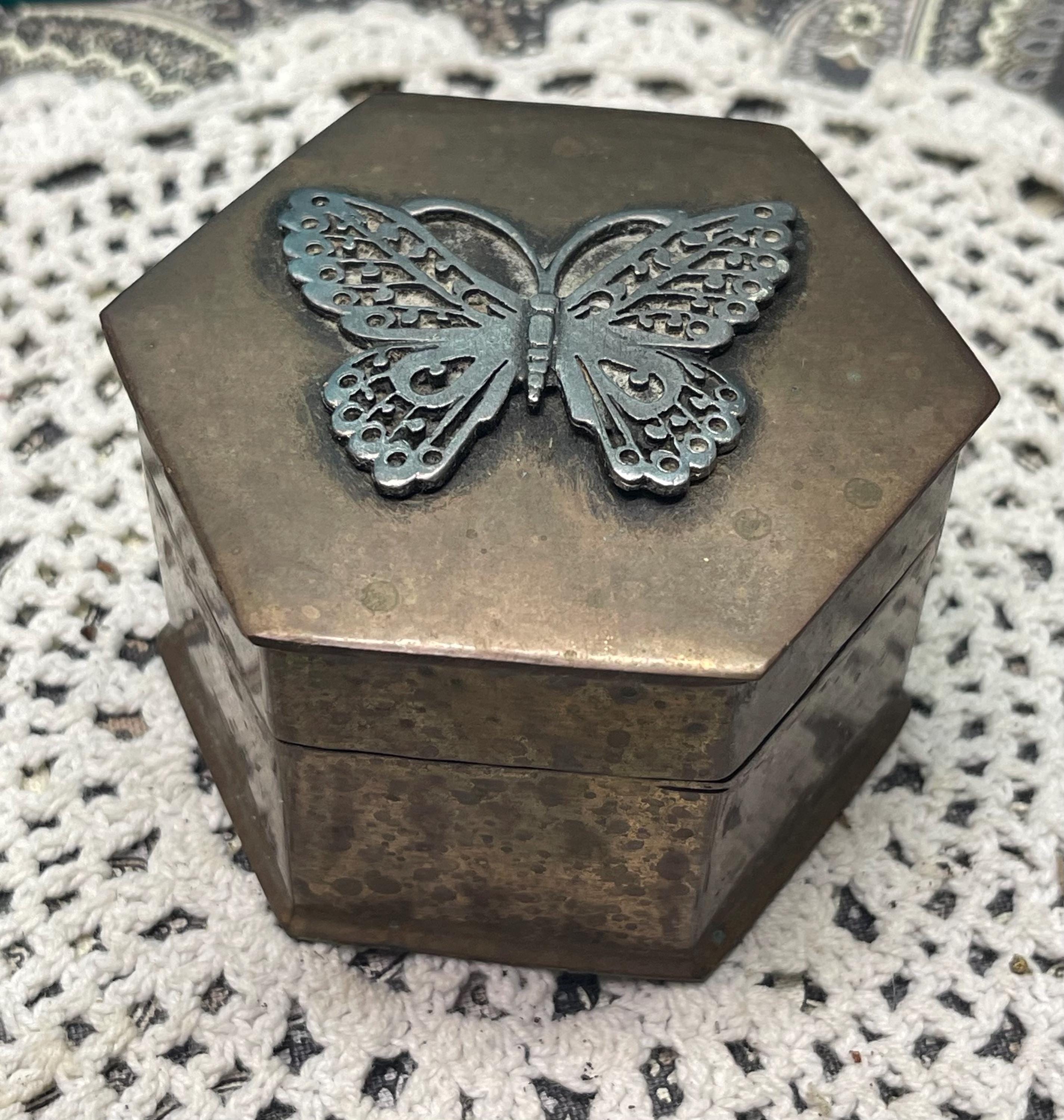 ジュエリーボックス　ヴィンテージ　バタフライ　アンティーク Vintage Brass Butterfly Trinket Box - Etsy